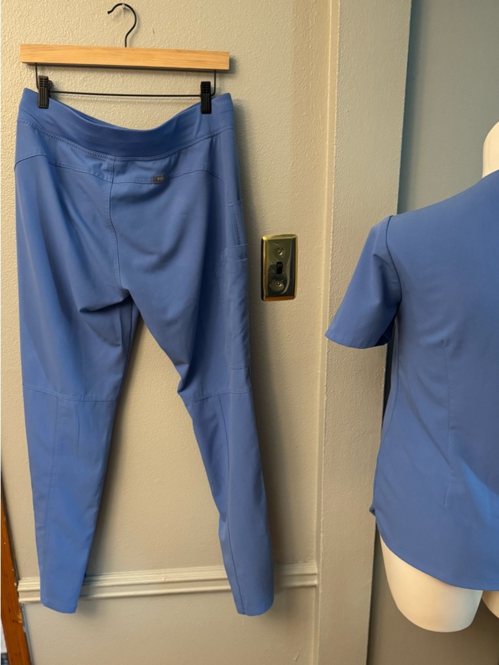 Figs Women's Scrub Set in Periwinkle Blue - Picture 6 of 17